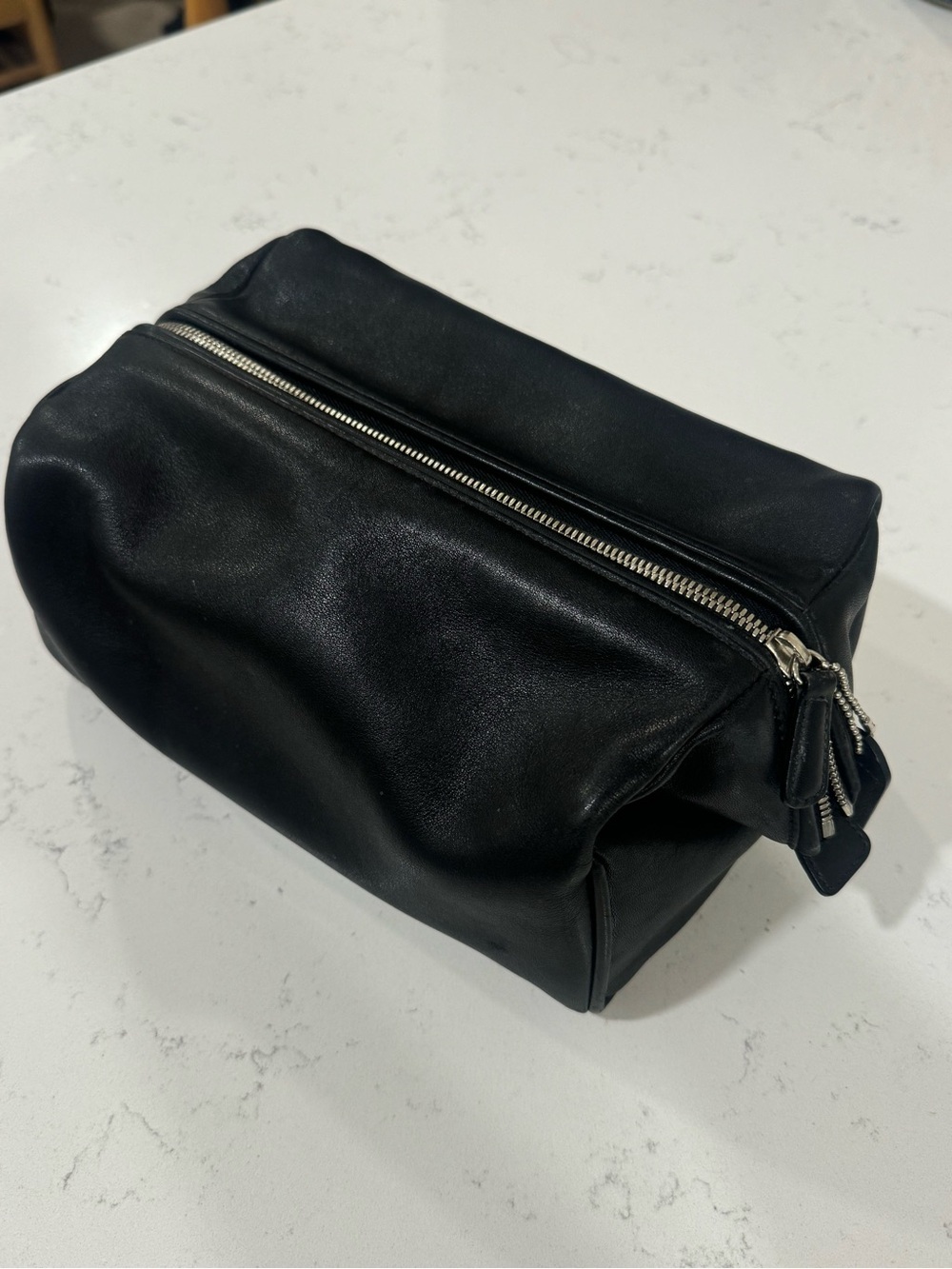 Vtg COACH #5406 Zip Travel Dopp Kit/Large Toiletry/ Cosmetic Pouch-Black
Leathe